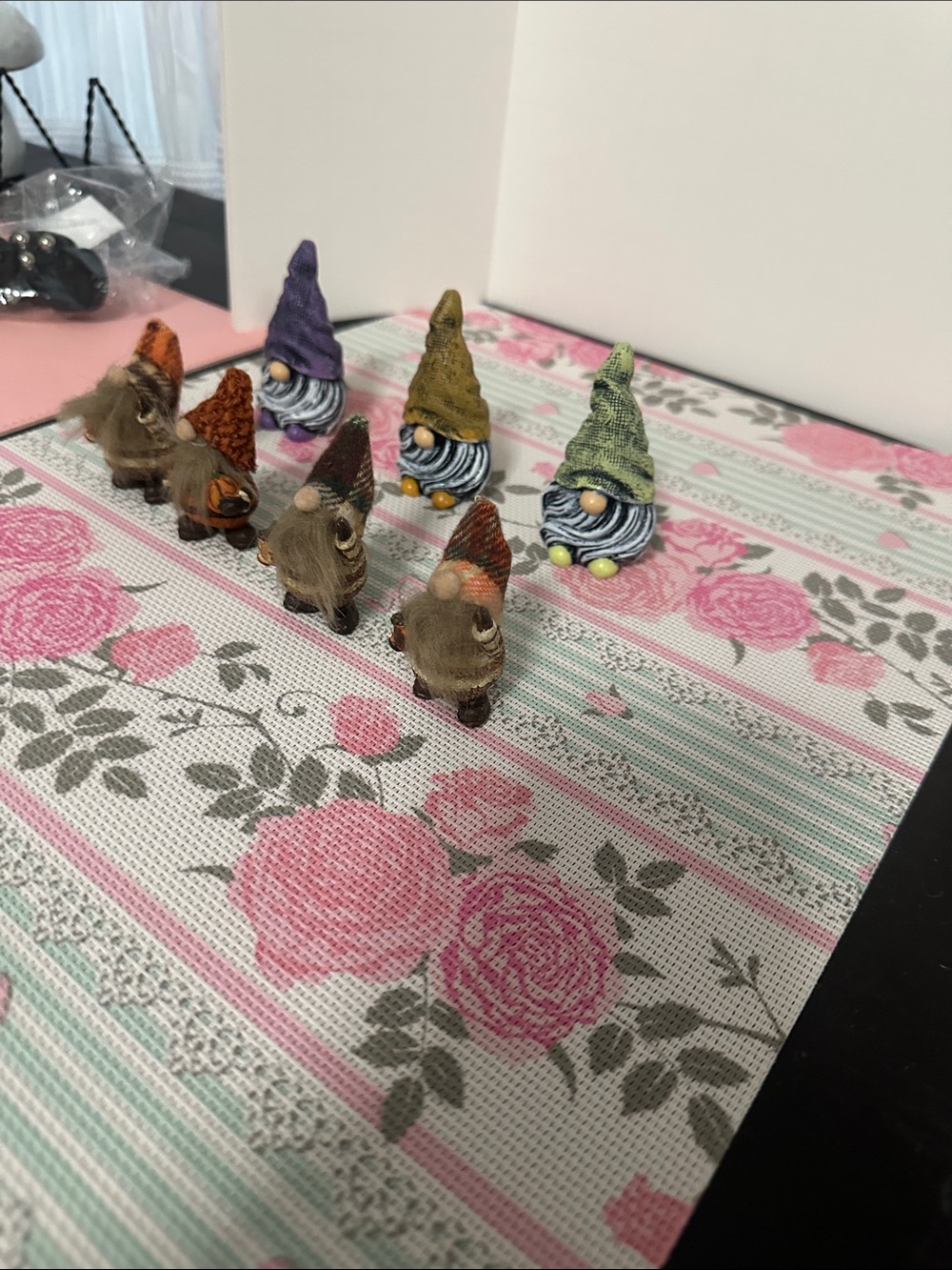 Decorative Small Gnome Figurines Set - Multicolor NWT - Picture 3 of 6